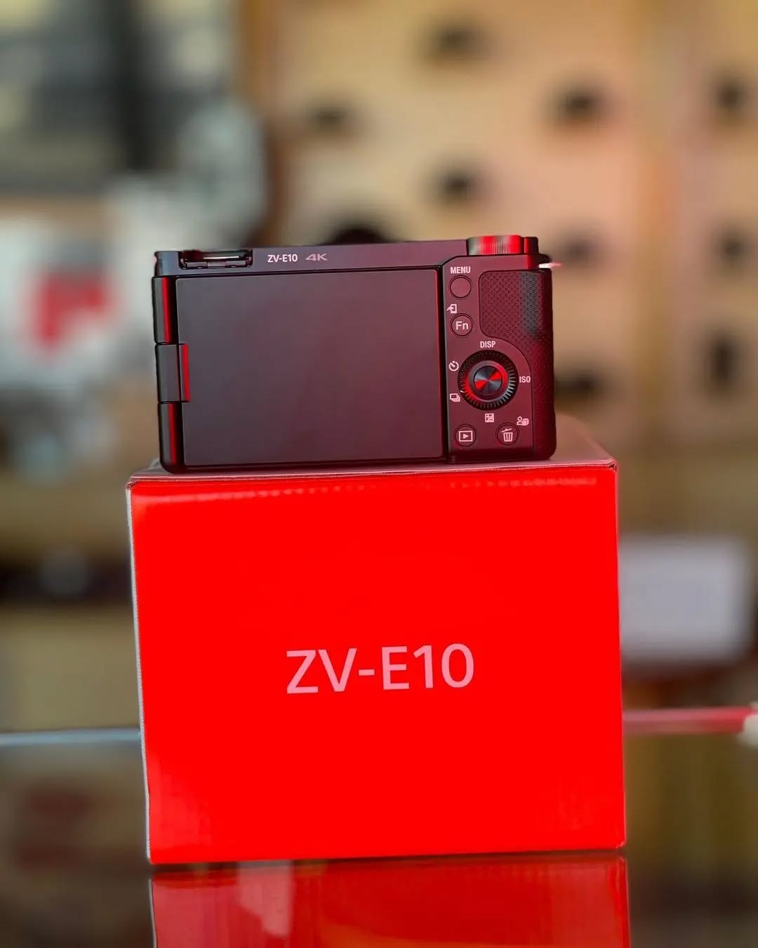 Sony ZV-E10 + lente 16-50mm disponível!
