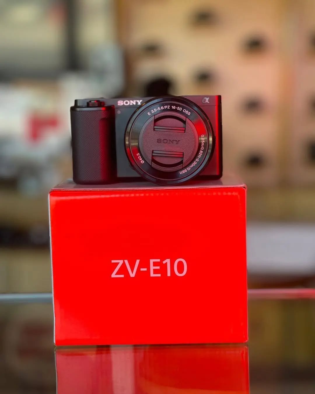 Sony ZV-E10 + lente 16-50mm disponível!
