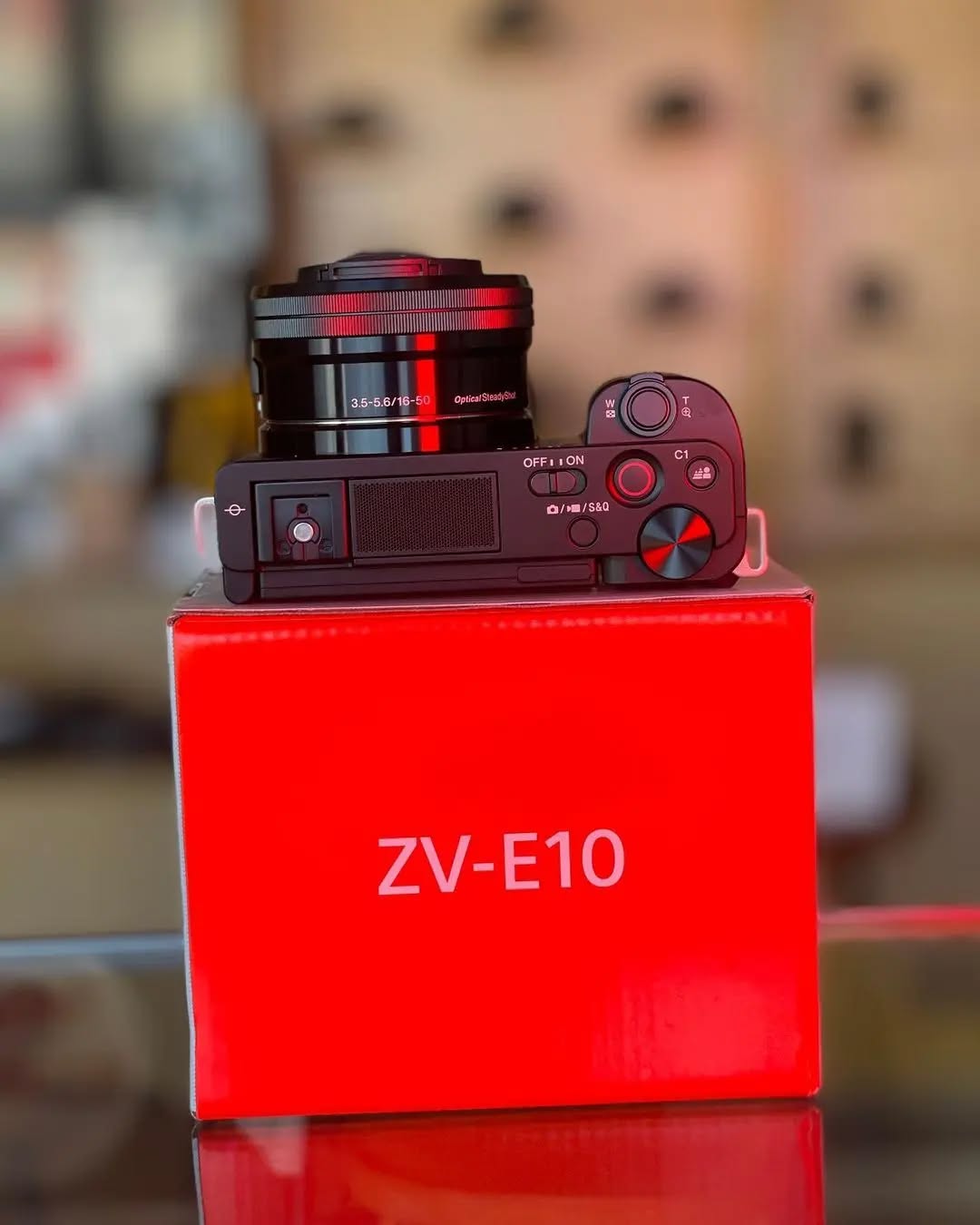 Sony ZV-E10 + lente 16-50mm disponível!