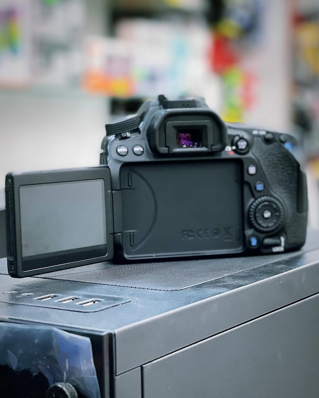 Canon 80D (corpo) seminova disponível!