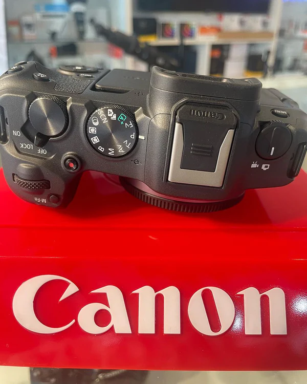 Canon R8 (corpo) seminova disponível!