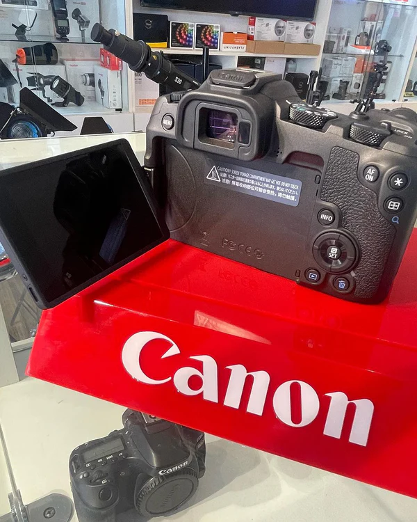 Canon R8 (corpo) seminova disponível!