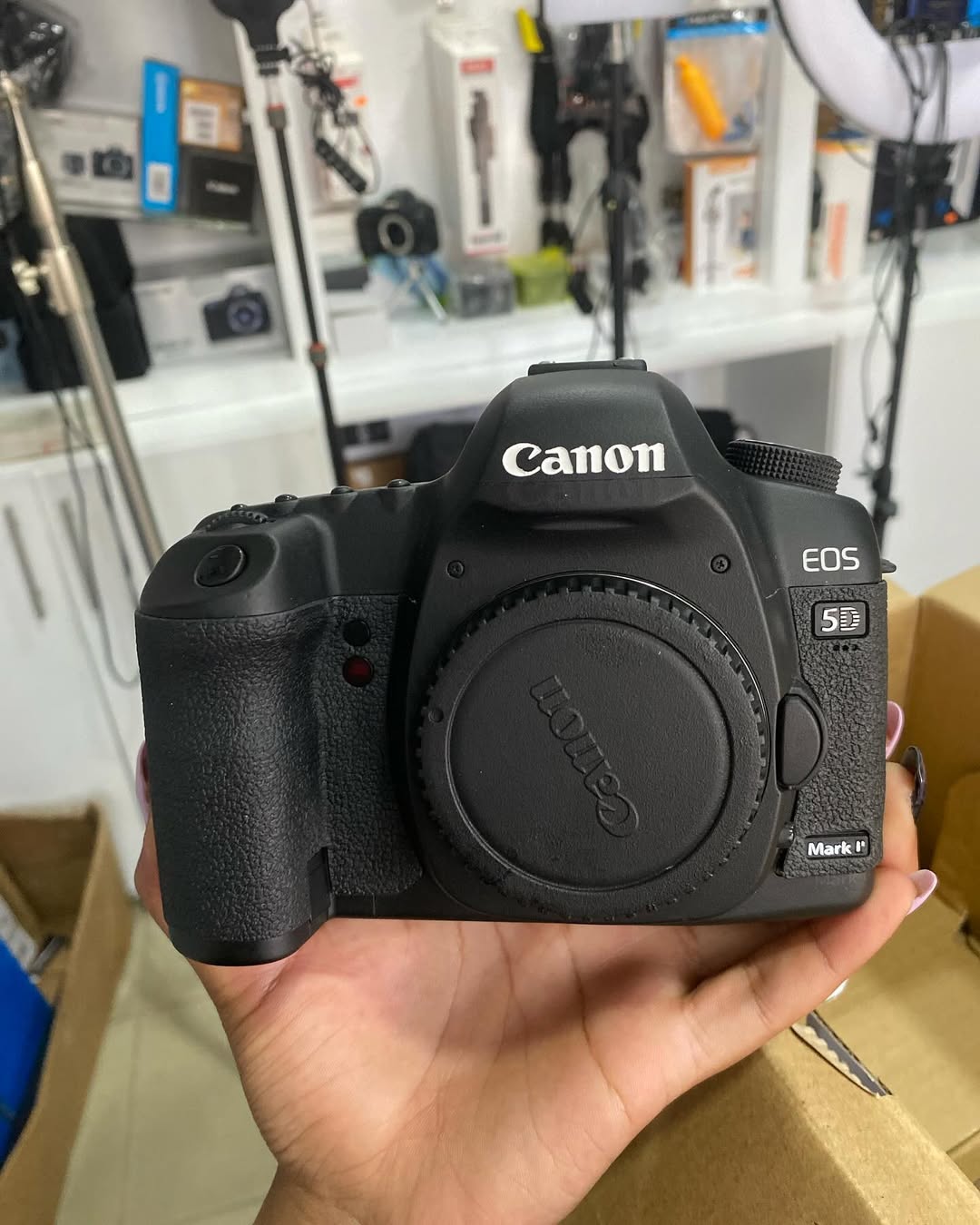 Canon 5D Mark II (corpo + caixa) seminova disponível!