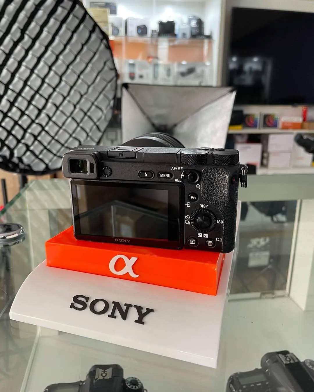Sony A6500 + lente Tamron 35mm disponível!