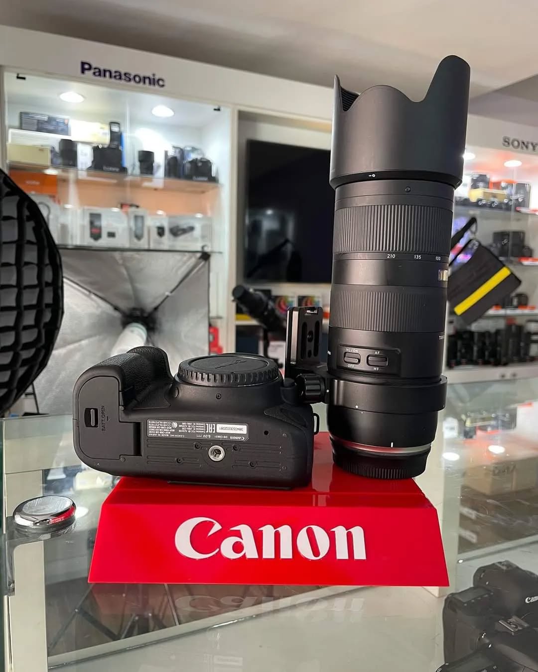 Canon 6D Mark II + lente Tamron 70-210mm disponível!
