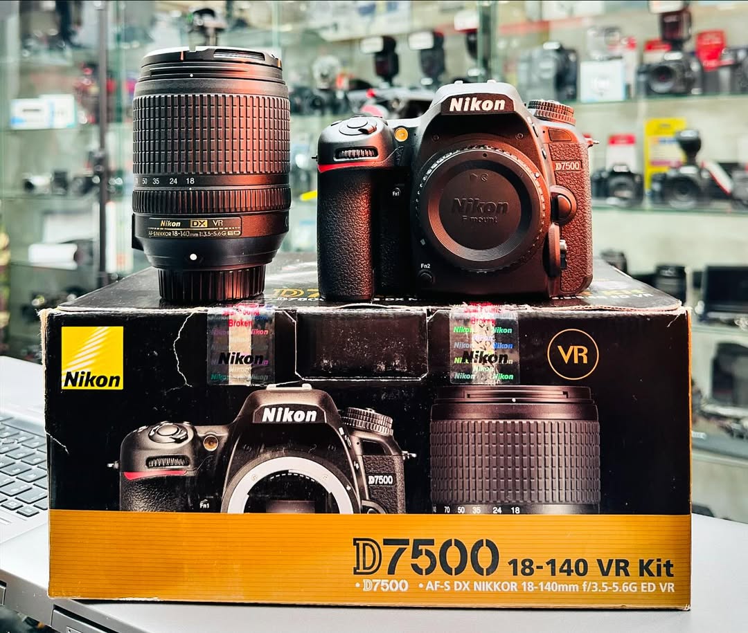 Nikon D7500 + Lente 18-140mm Seminova – Combo Completo!