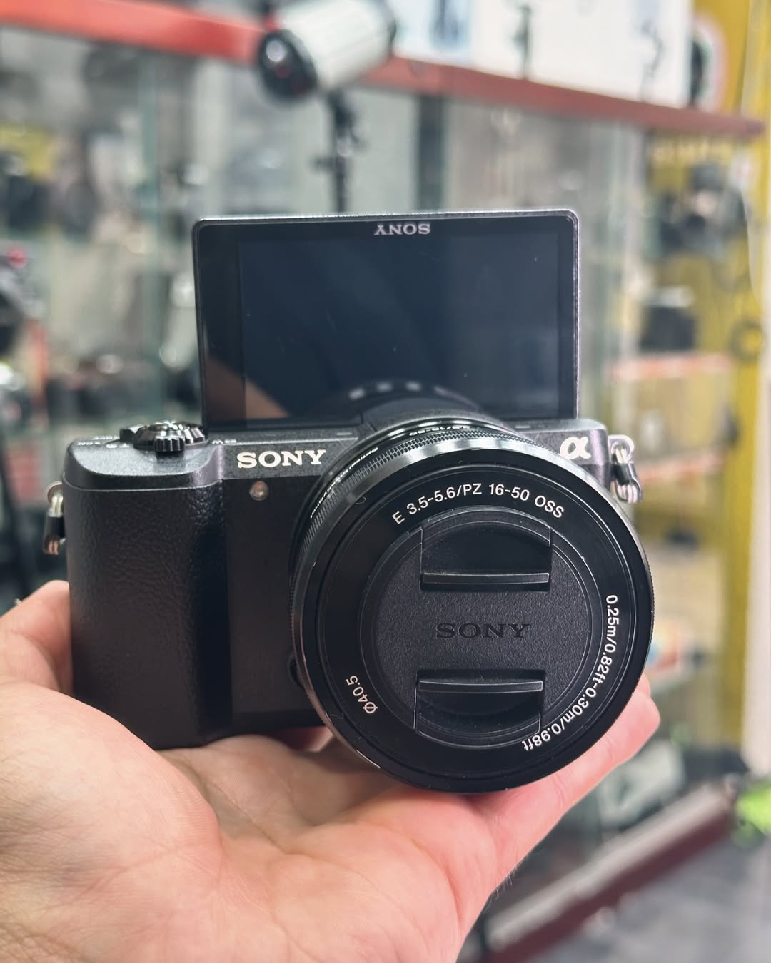 Câmera SONY A5100 com Lente 16-50mm – Seminova ✨📸