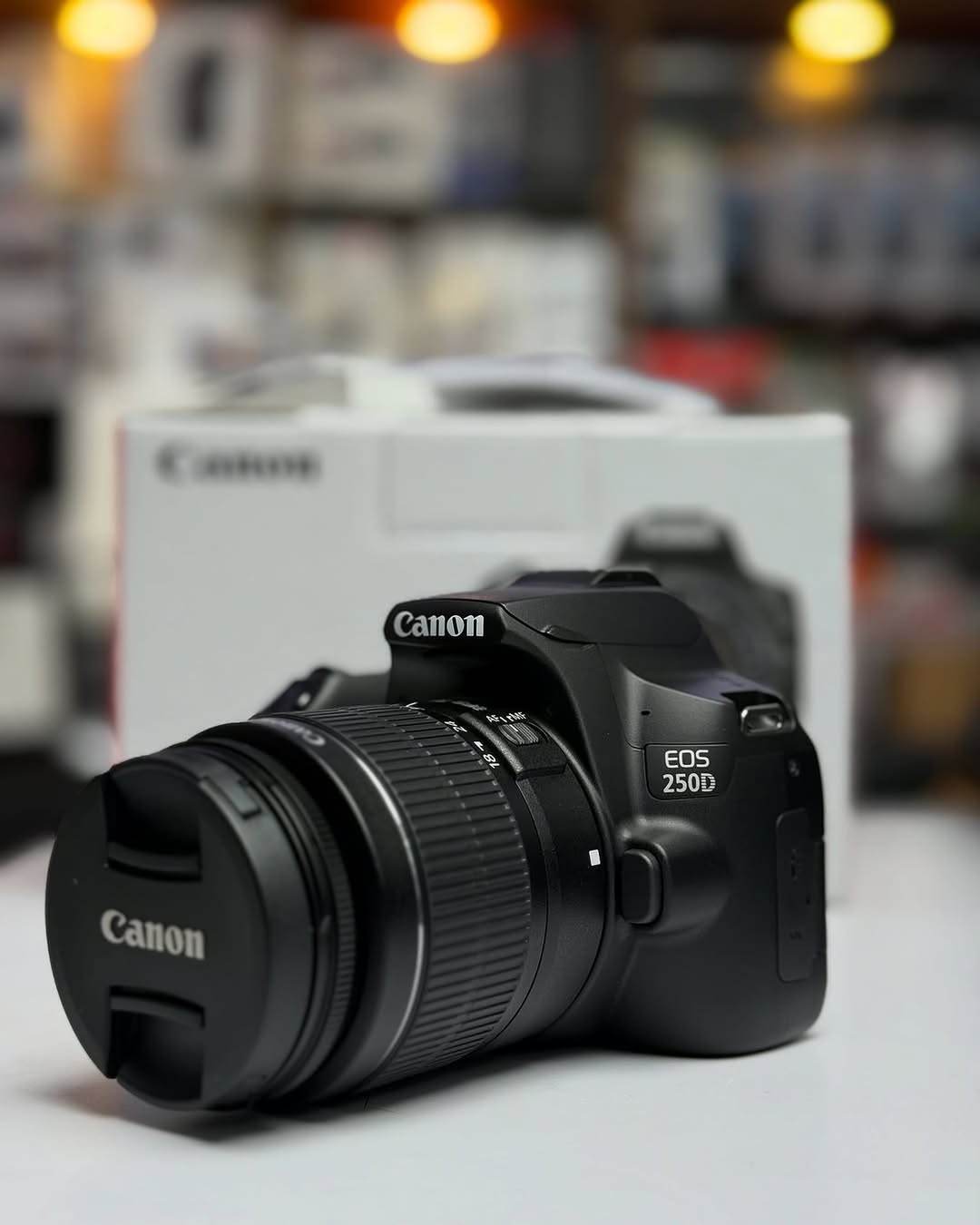 Canon EOS 250D – Corpo + Lente Kit Seminovo
