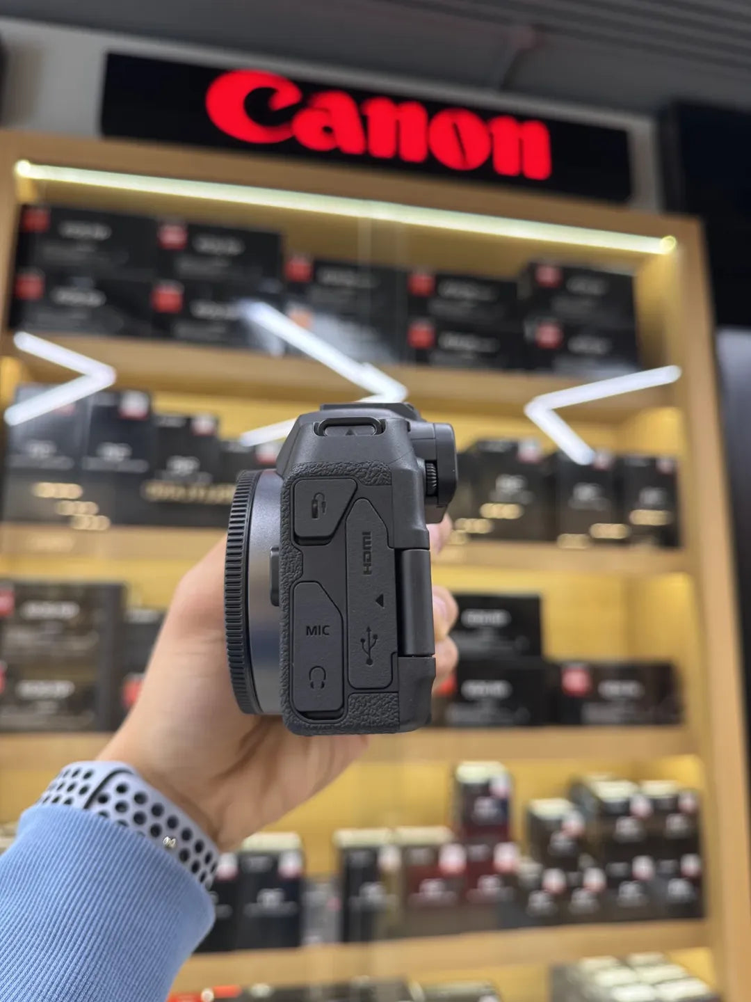 Canon EOS R8 corpo seminovo disponível!