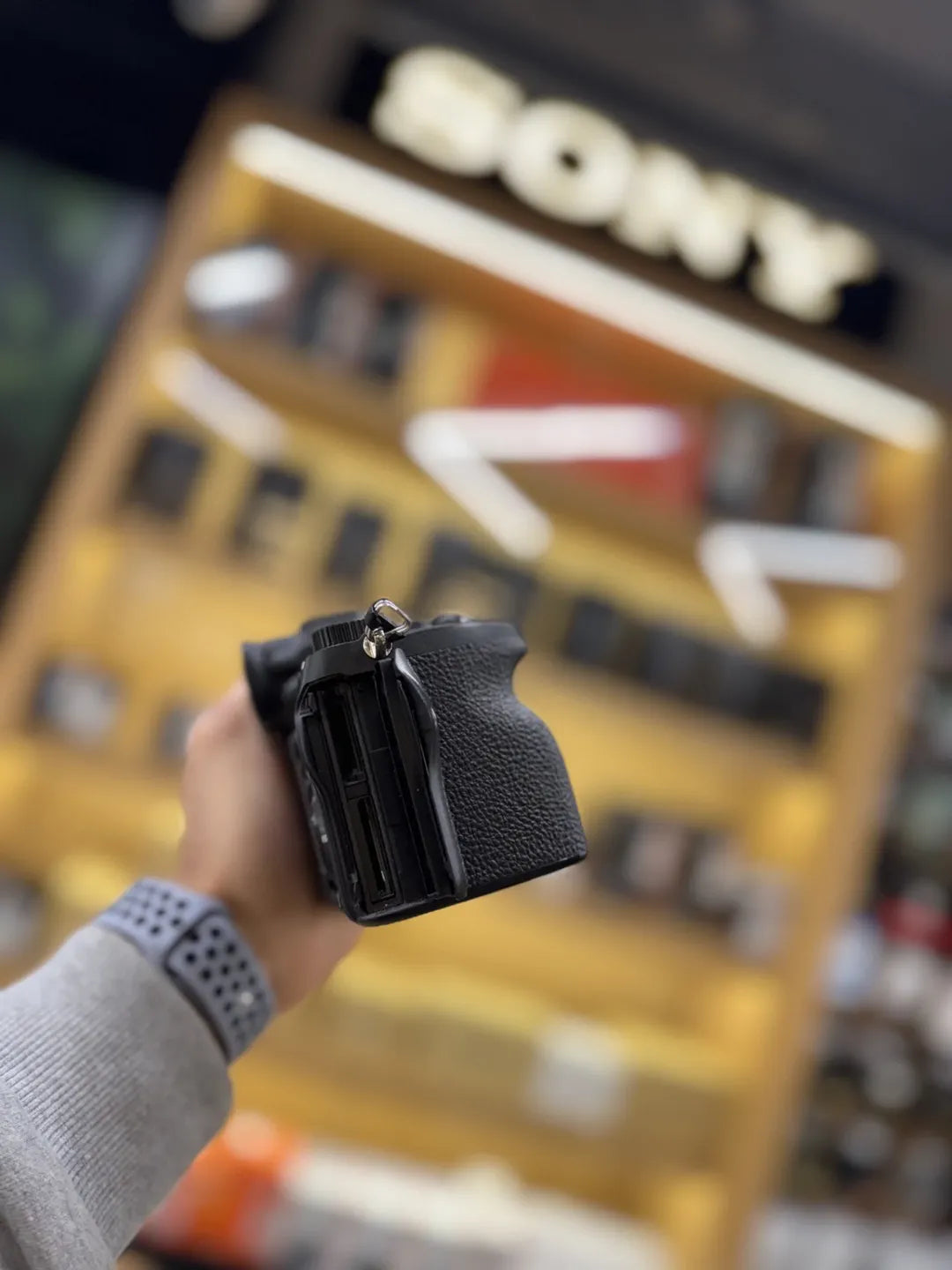 Sony A7 IV seminova disponível!