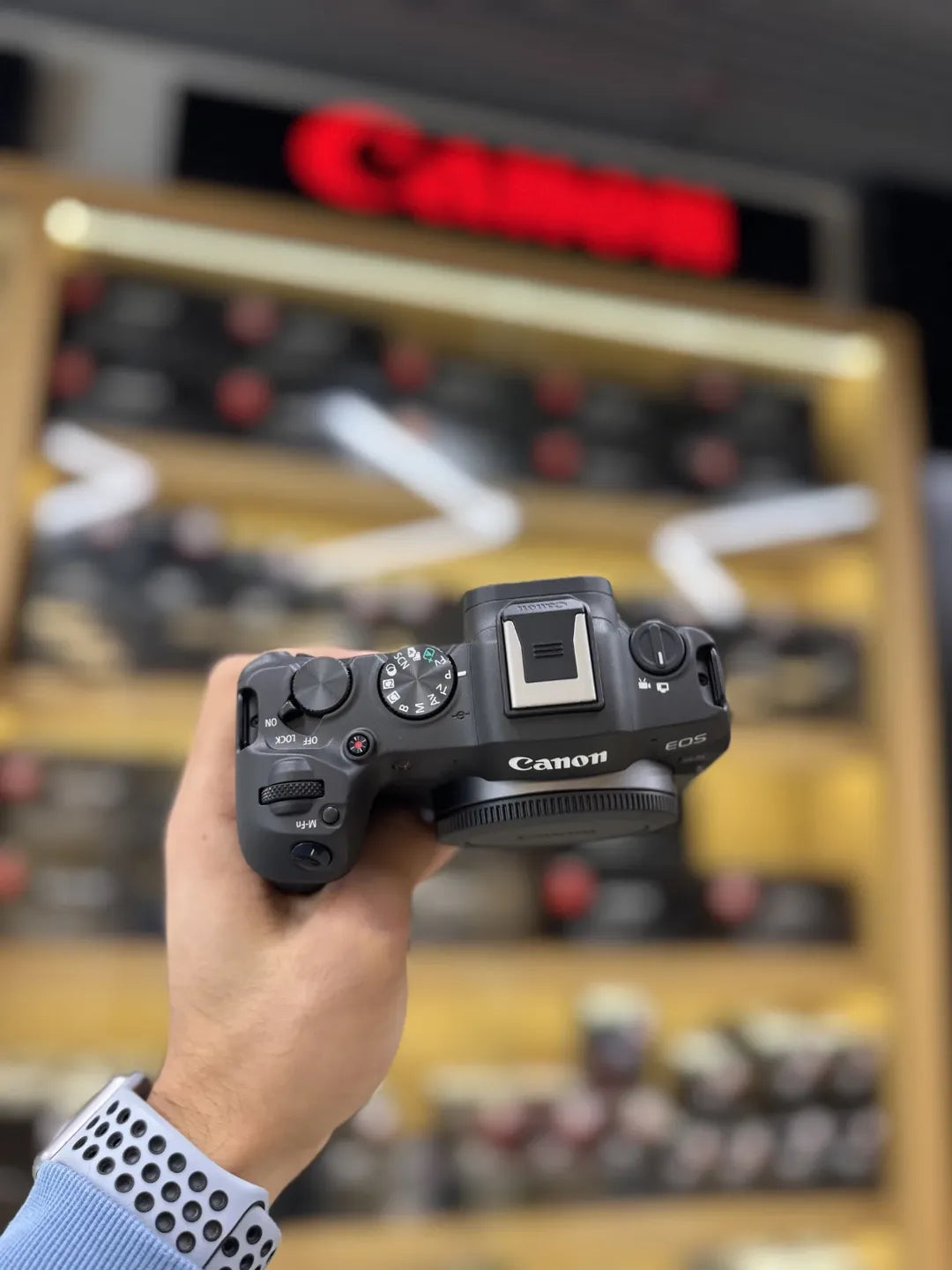 Canon EOS R8 corpo seminovo disponível!